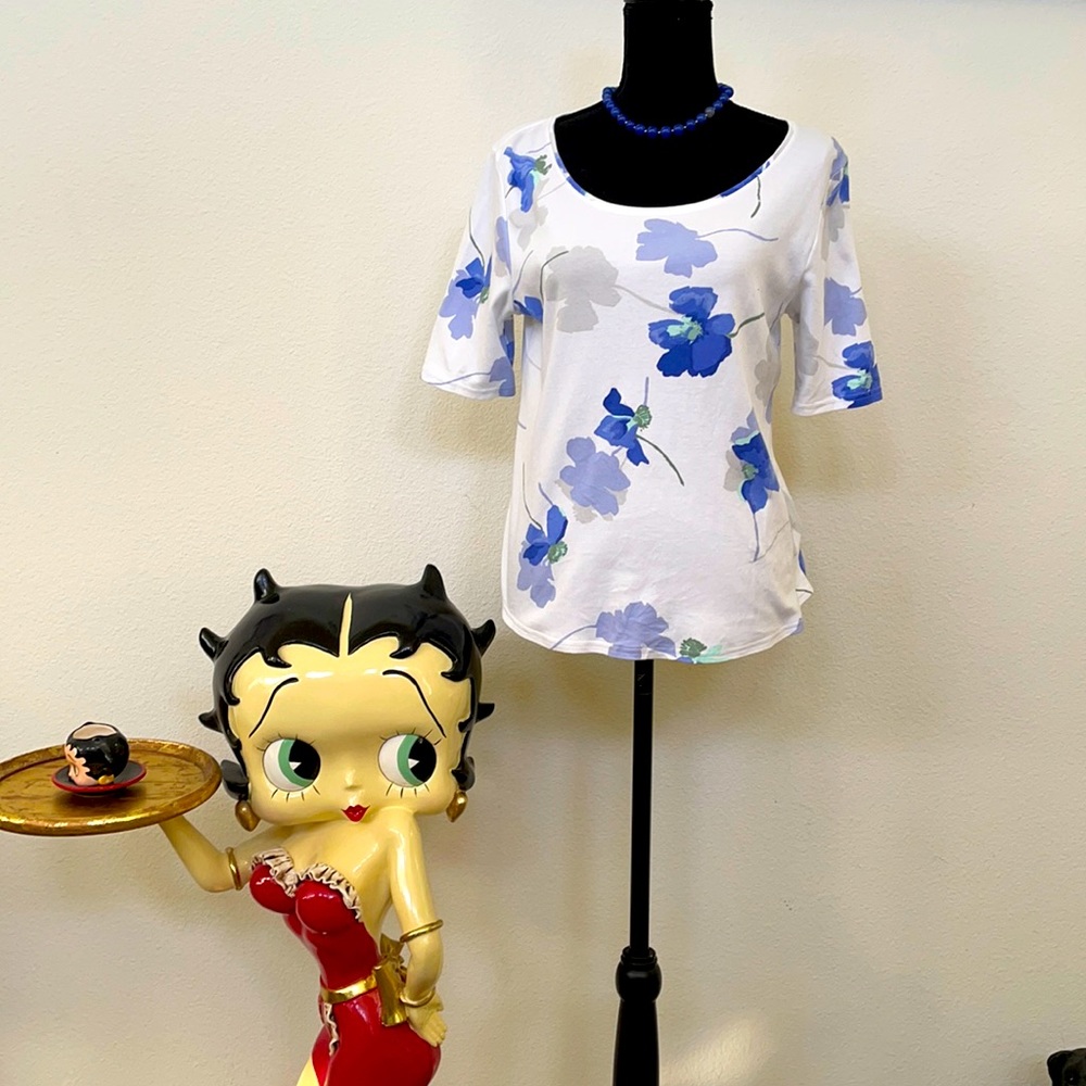 Croft & Barrow Classic Blue Floral Tee Size M